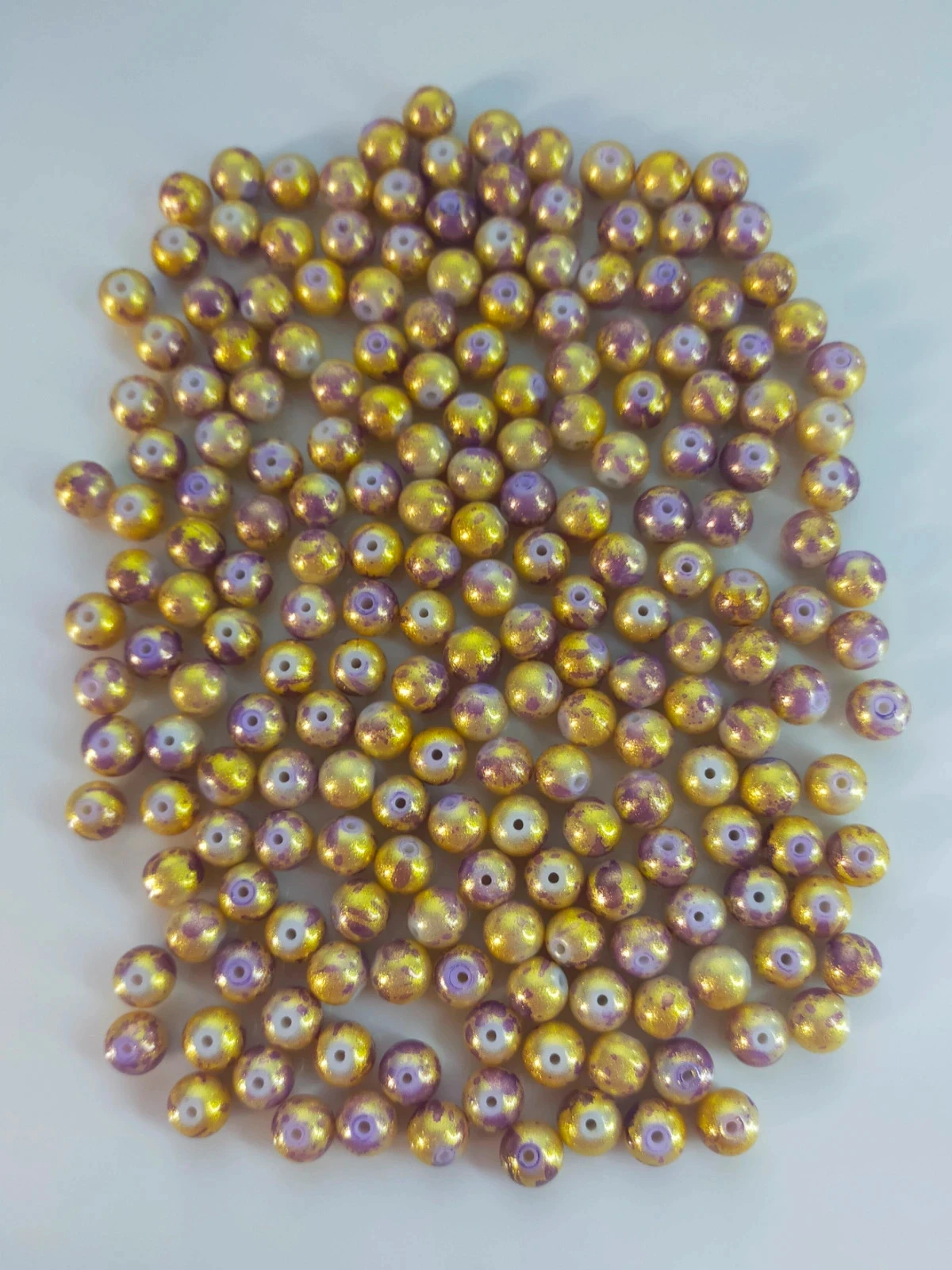 200 perles de verre dorée et violette 8mm lot n°6621